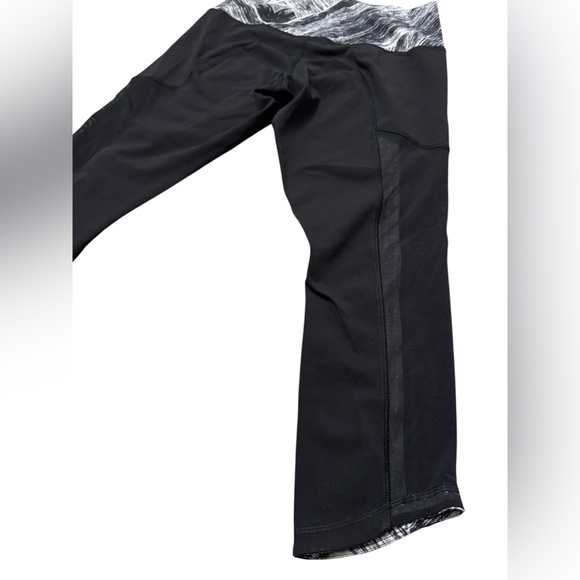 lululemon athletica Black & White Patterned High-Rise Capri Leggings - Picture 4 of 6